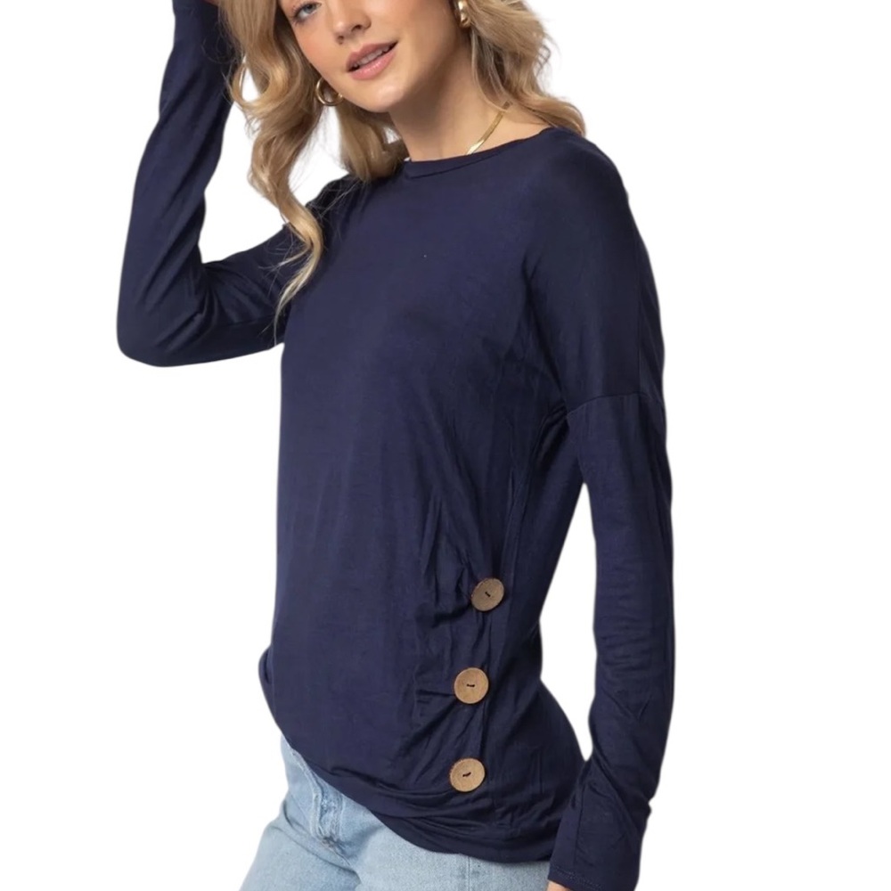 **NWT** BOUTIQUE Side Button Detail Top